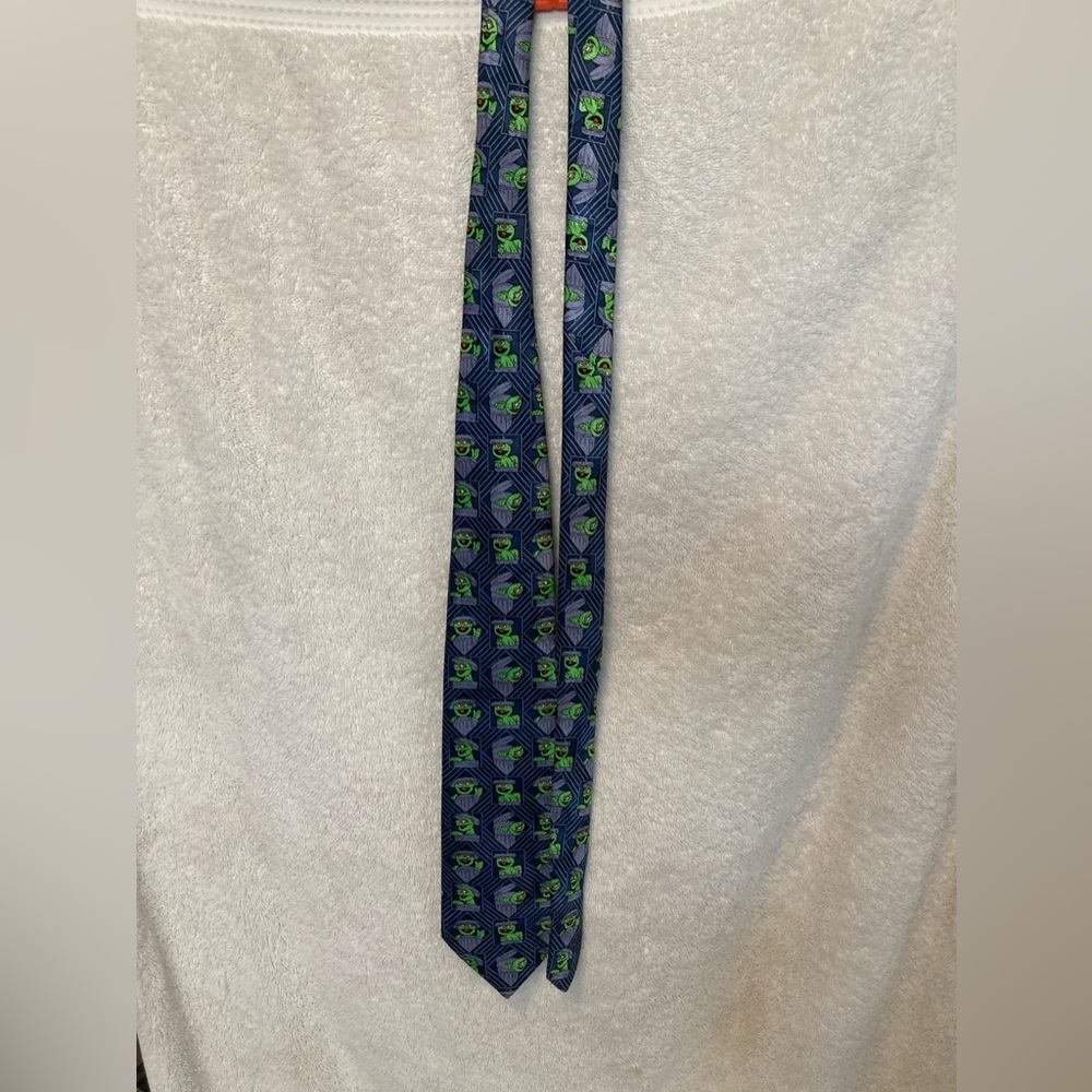 Silky polyester Oscar tie